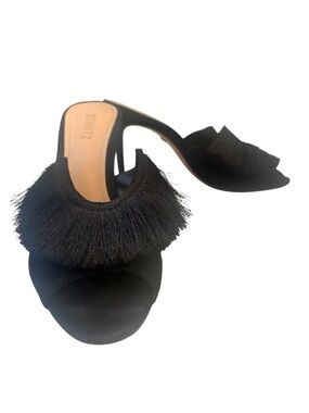 Schutz Brenle Open Toe Black Suede Fringe 9B Shoes Mules Dramatic Mob Wife Glam